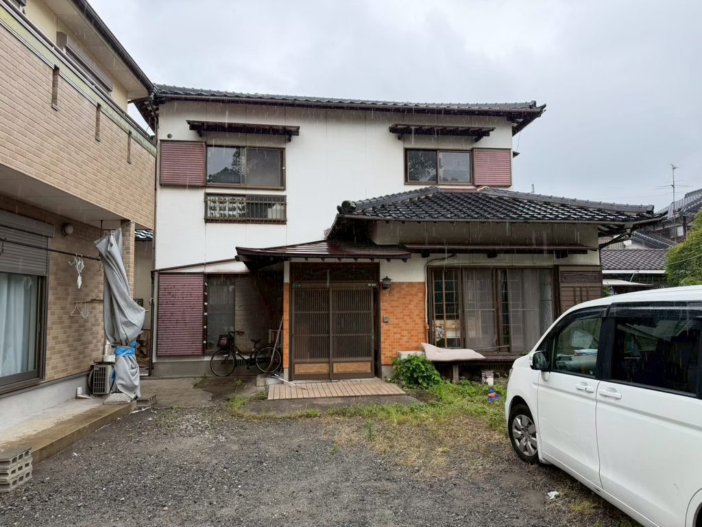小倉北区大畠の木造瓦葺二階建住宅 解体着手前の外観