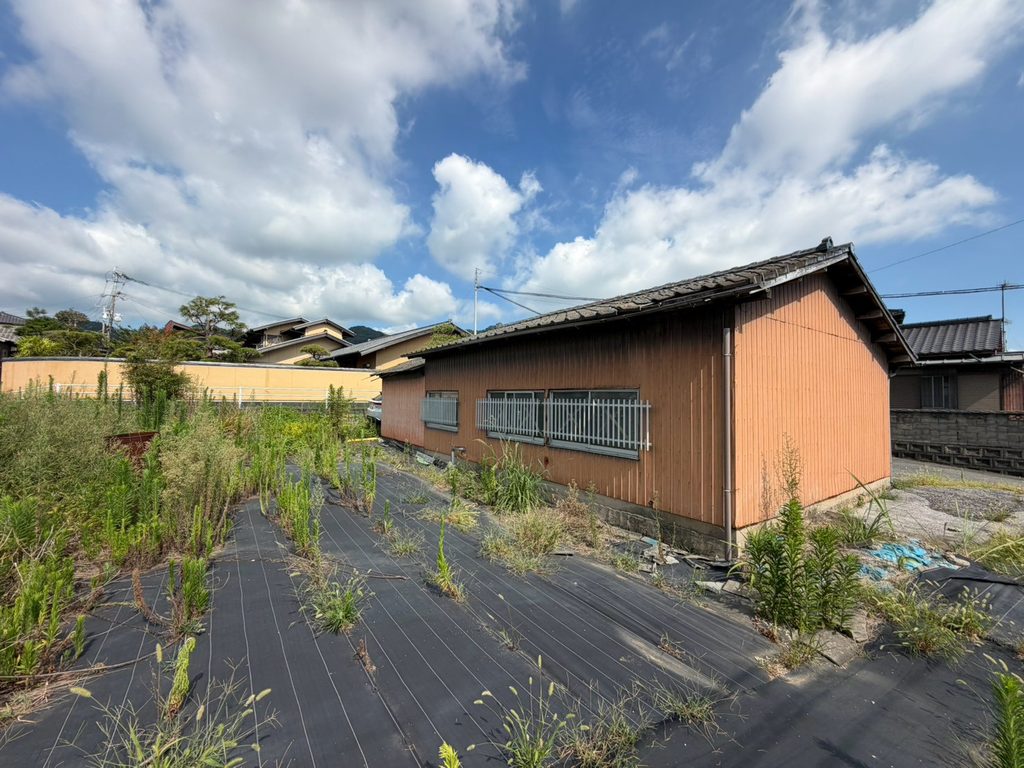 苅田町馬場 解体前の倉庫の外観