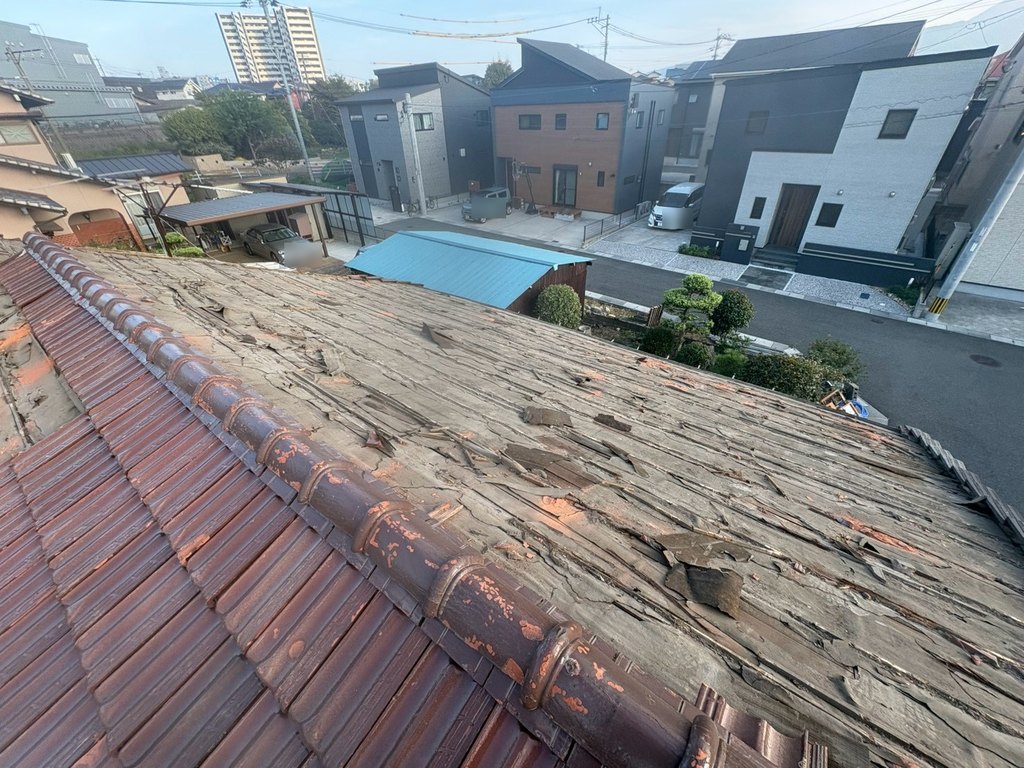 小倉南区湯川新町 屋根瓦の撤去作業