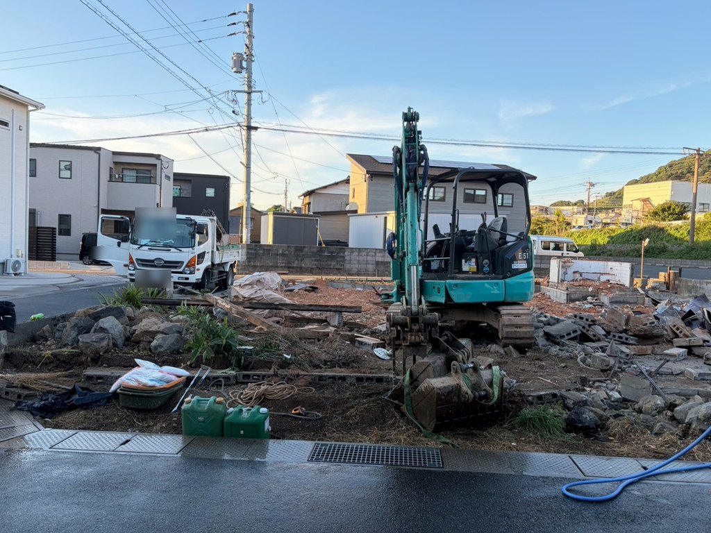 小倉南区湯川新町 重機による解体と基礎の撤去
