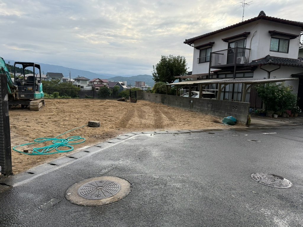 春日市白水ヶ丘 整地と転圧を終えた更地